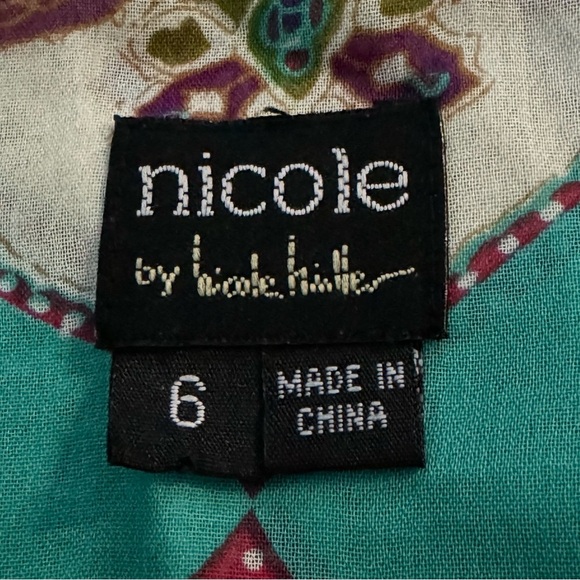 Nicole Miller 6 Small Shirt Top Green Paisley Short Sleeve Round Neck Keyhole - Picture 5 of 5